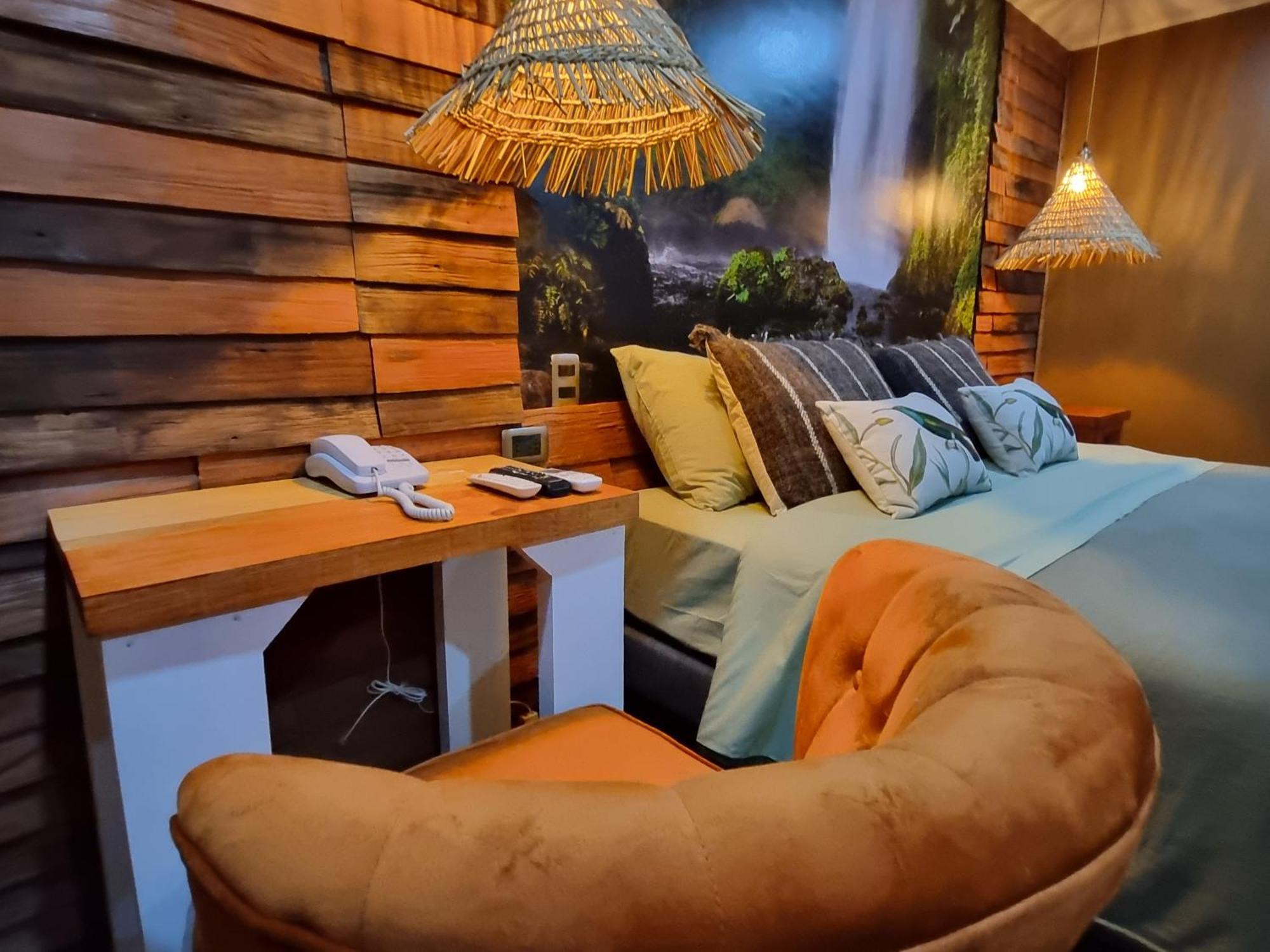Hotel Boutique Tierra De Islas Chiloe カストロ エクステリア 写真